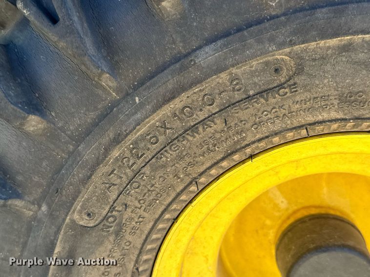 image for item NJ9369 2002 John Deere Gator 6x4 utility vehicle