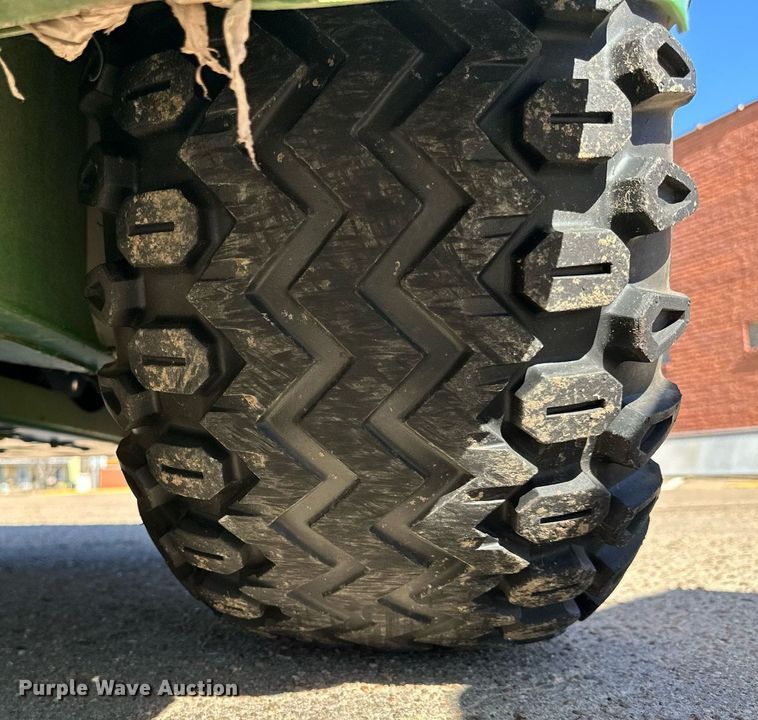 image for item NJ9369 2002 John Deere Gator 6x4 utility vehicle