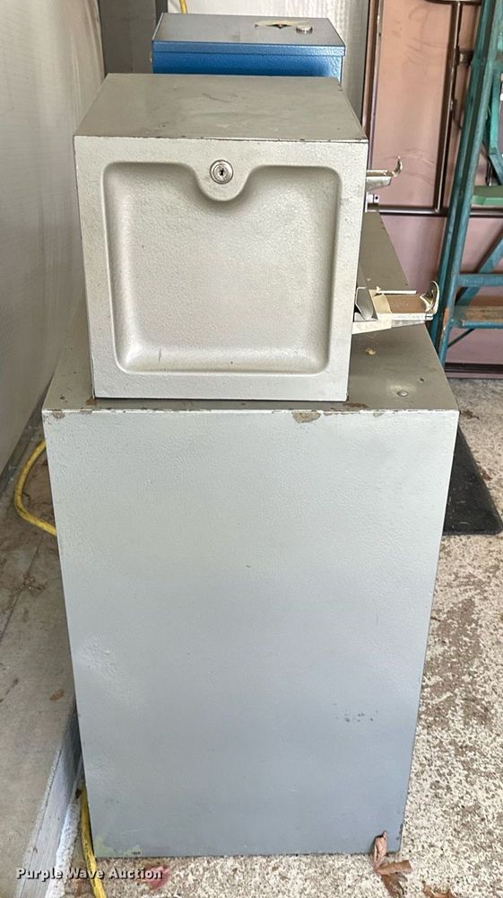 image for item NJ9370 Electronics