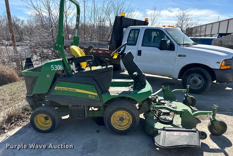 image for item NL9383 John Deere 1570 ZTR lawn mower