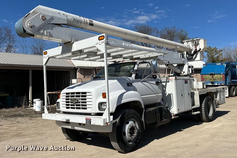 image for item NL9384 2001 Chevrolet C7500 bucket truck
