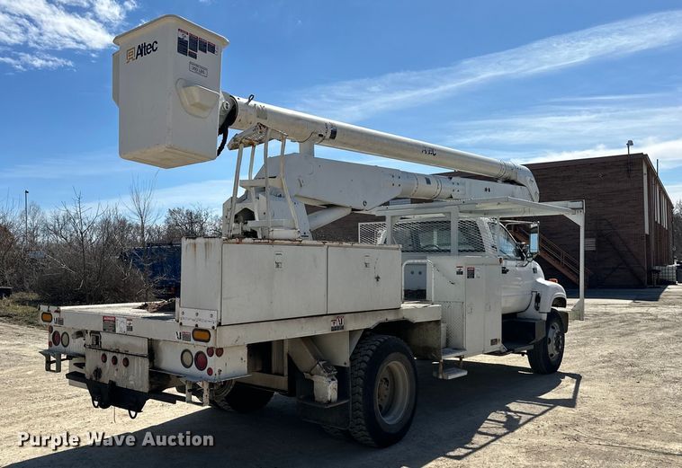 image for item NL9384 2001 Chevrolet C7500 bucket truck