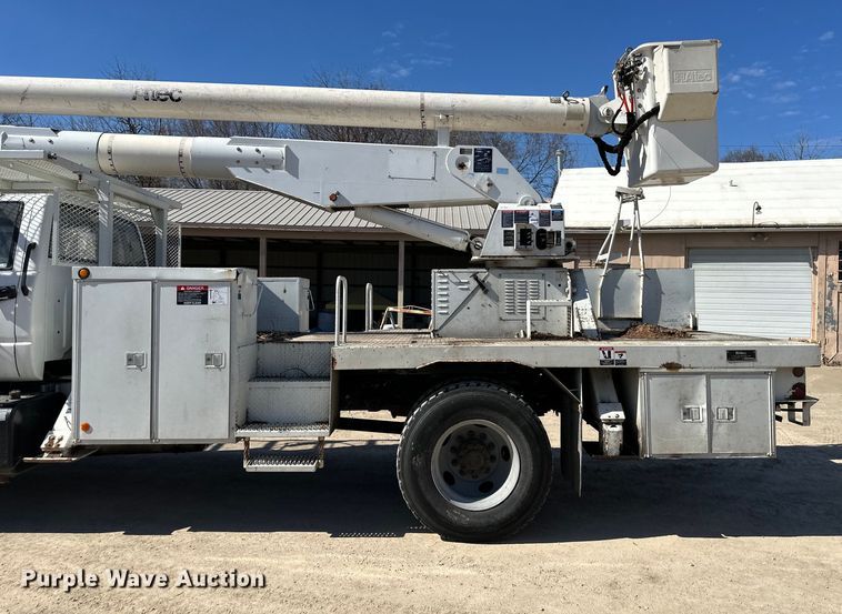 image for item NL9384 2001 Chevrolet C7500 bucket truck