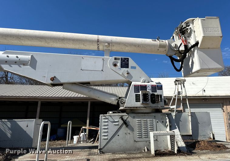 image for item NL9384 2001 Chevrolet C7500 bucket truck