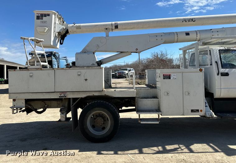 image for item NL9384 2001 Chevrolet C7500 bucket truck