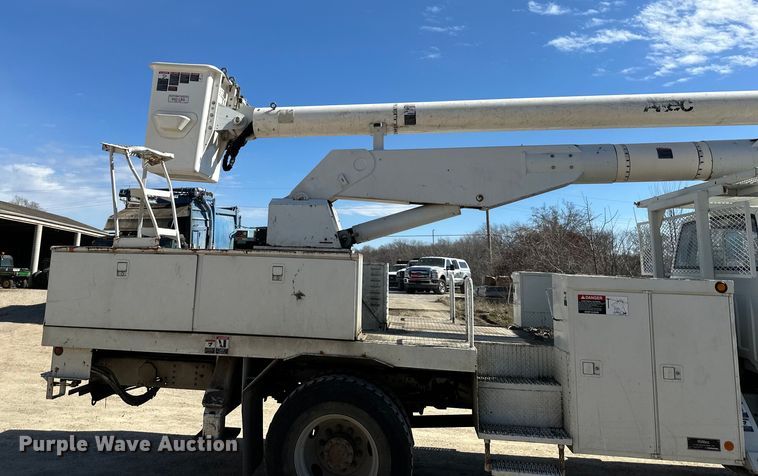 image for item NL9384 2001 Chevrolet C7500 bucket truck