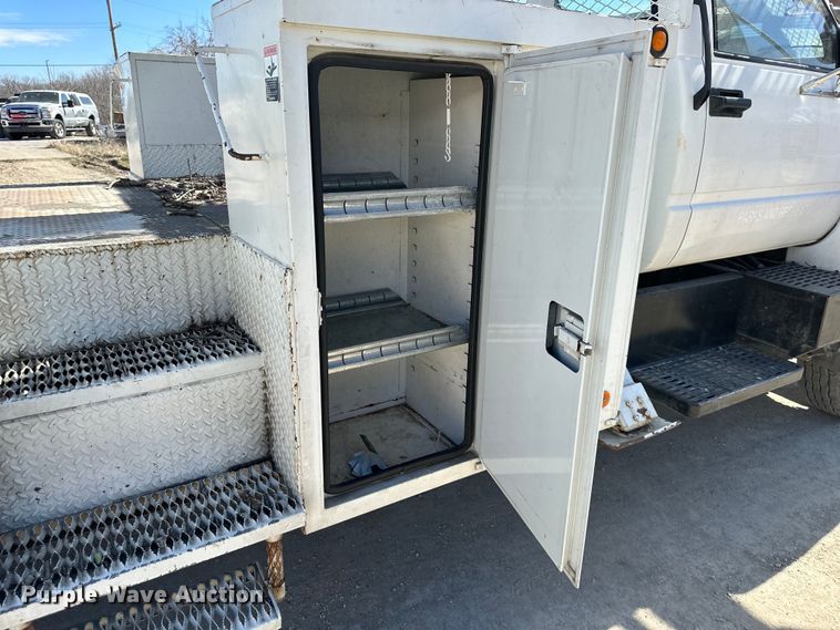 image for item NL9384 2001 Chevrolet C7500 bucket truck