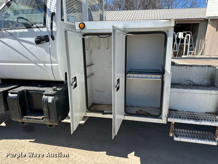 image for item NL9384 2001 Chevrolet C7500 bucket truck