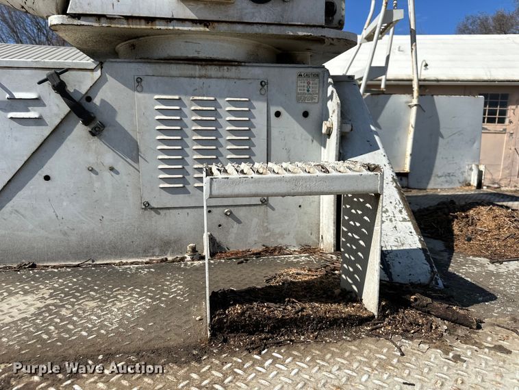 image for item NL9384 2001 Chevrolet C7500 bucket truck