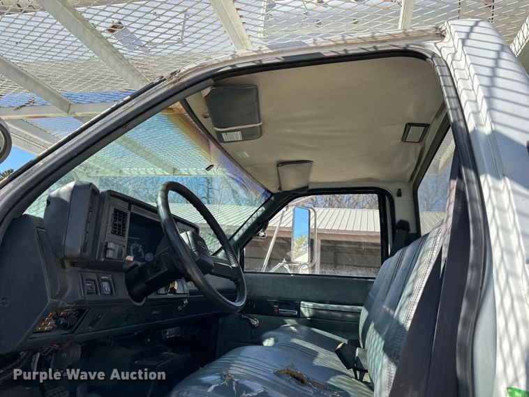 image for item NL9384 2001 Chevrolet C7500 bucket truck