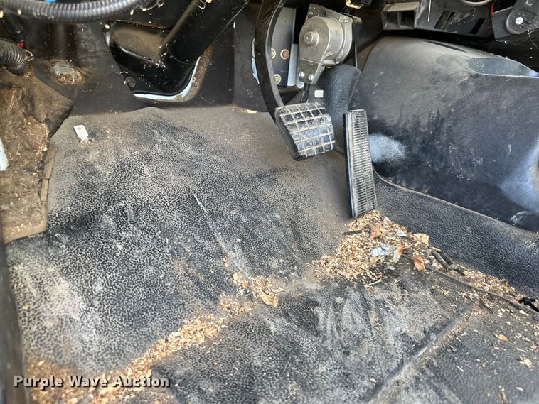 image for item NL9384 2001 Chevrolet C7500 bucket truck