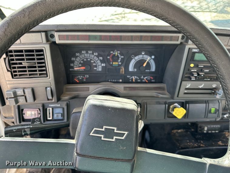 image for item NL9384 2001 Chevrolet C7500 bucket truck