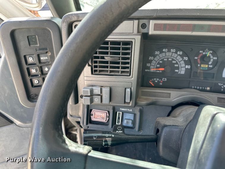 image for item NL9384 2001 Chevrolet C7500 bucket truck