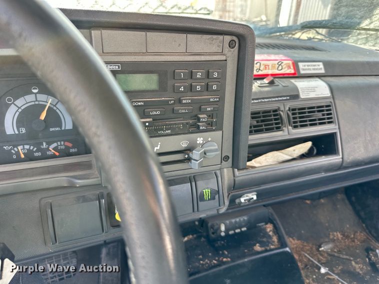 image for item NL9384 2001 Chevrolet C7500 bucket truck