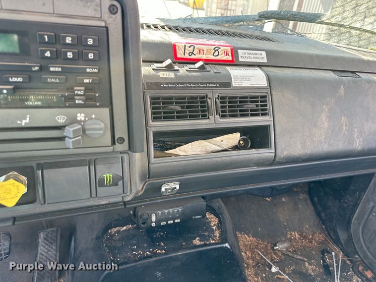 image for item NL9384 2001 Chevrolet C7500 bucket truck