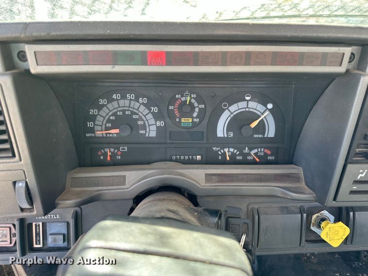 image for item NL9384 2001 Chevrolet C7500 bucket truck