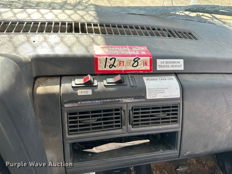 image for item NL9384 2001 Chevrolet C7500 bucket truck