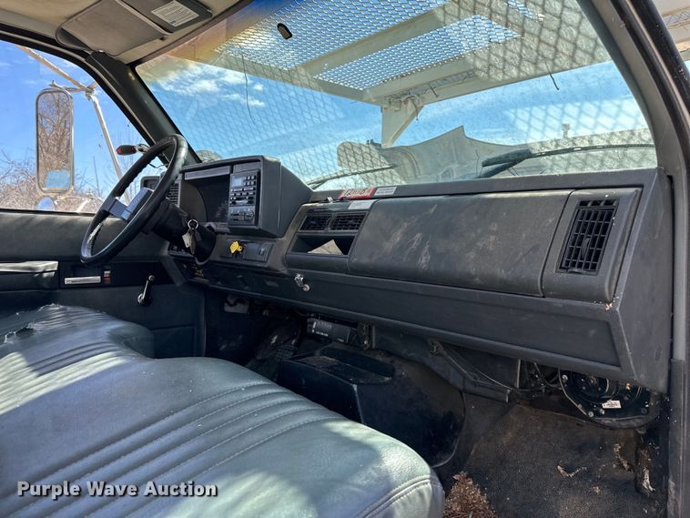 image for item NL9384 2001 Chevrolet C7500 bucket truck