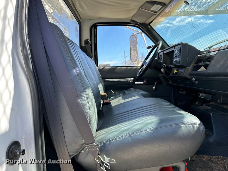image for item NL9384 2001 Chevrolet C7500 bucket truck