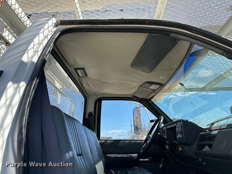 image for item NL9384 2001 Chevrolet C7500 bucket truck