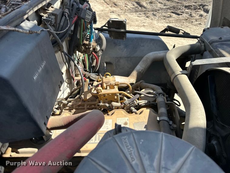 image for item NL9384 2001 Chevrolet C7500 bucket truck