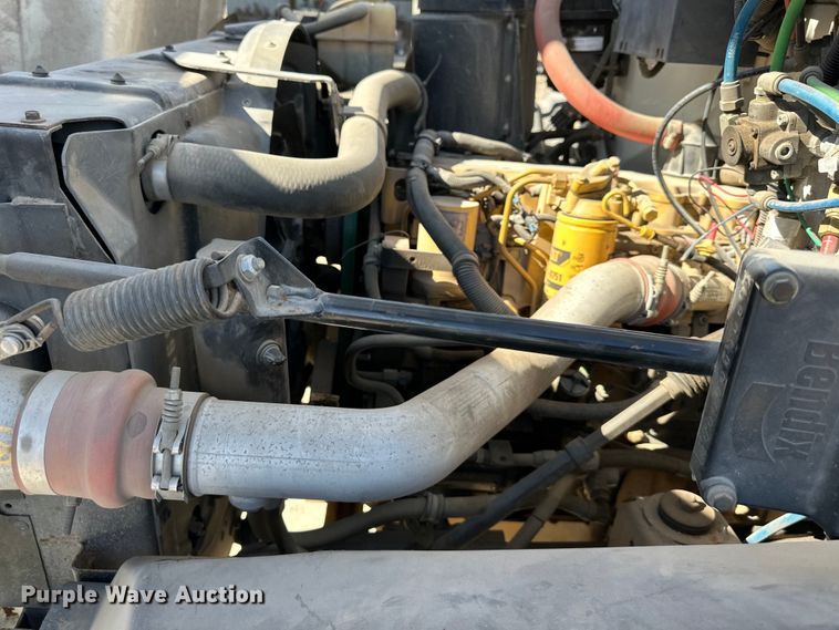 image for item NL9384 2001 Chevrolet C7500 bucket truck