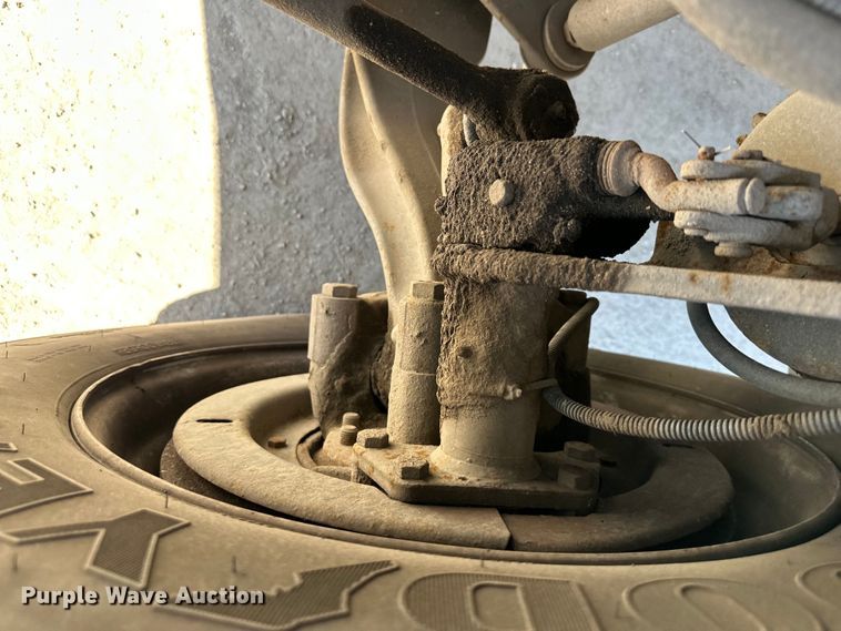 image for item NL9384 2001 Chevrolet C7500 bucket truck