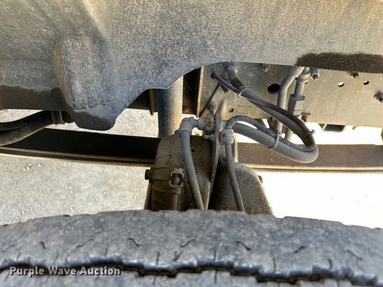 image for item NL9384 2001 Chevrolet C7500 bucket truck