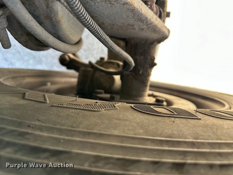 image for item NL9384 2001 Chevrolet C7500 bucket truck