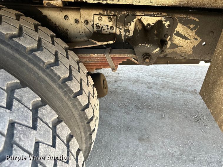 image for item NL9384 2001 Chevrolet C7500 bucket truck