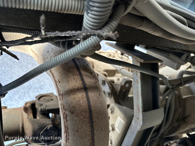 image for item NL9384 2001 Chevrolet C7500 bucket truck