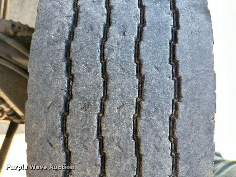 image for item NL9384 2001 Chevrolet C7500 bucket truck