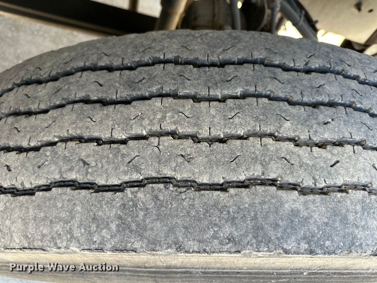 image for item NL9384 2001 Chevrolet C7500 bucket truck