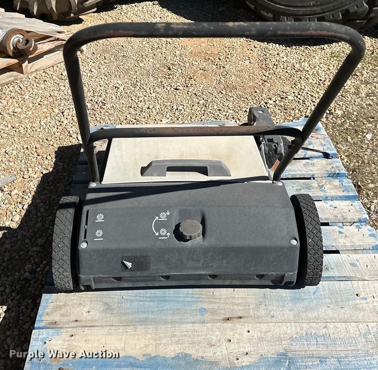 image for item NL9389 Nilfisk-Advance SelectSweep floor sweeper