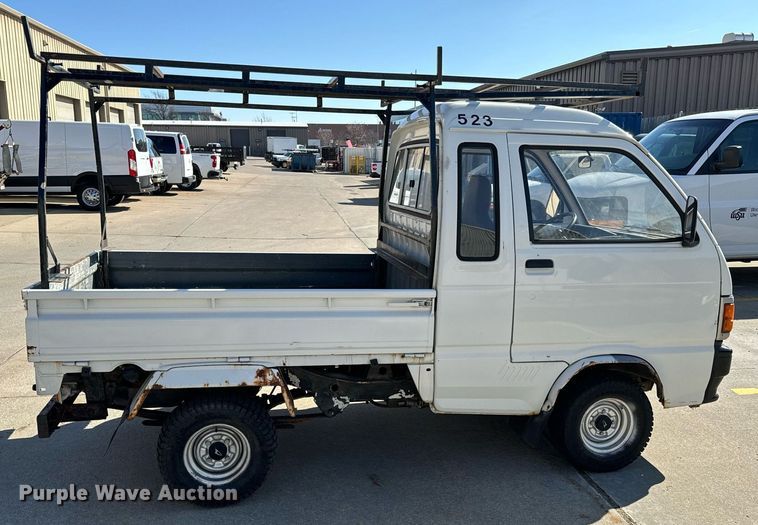 image for item NU9400 1996 Daihatsu  S80LP-JTRK mini truck