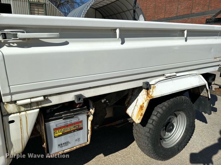 image for item NU9400 1996 Daihatsu  S80LP-JTRK mini truck