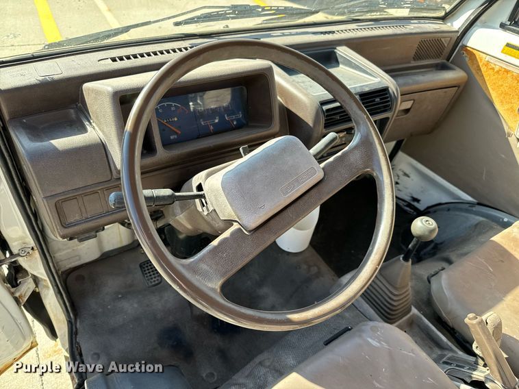 image for item NU9400 1996 Daihatsu  S80LP-JTRK mini truck