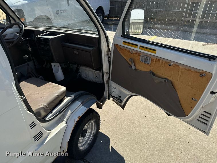 image for item NU9400 1996 Daihatsu  S80LP-JTRK mini truck