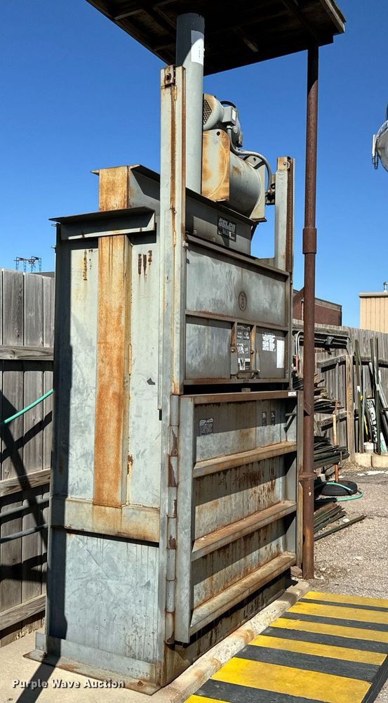 image for item NU9401 Selco Balers V1-5 cardboard baler