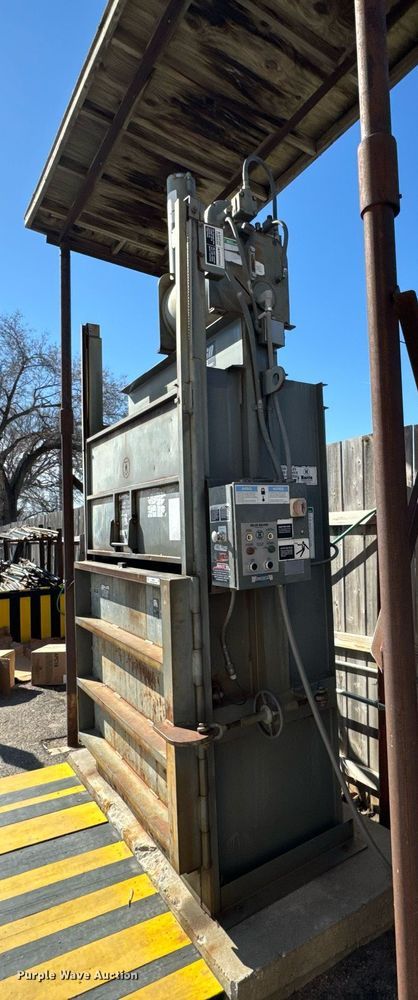 image for item NU9401 Selco Balers V1-5 cardboard baler