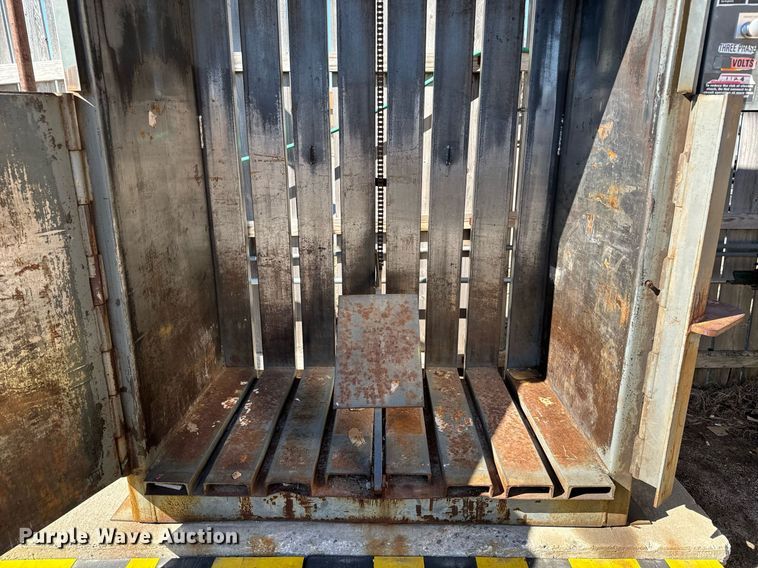 image for item NU9401 Selco Balers V1-5 cardboard baler