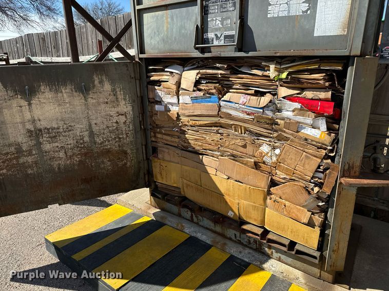 image for item NU9401 Selco Balers V1-5 cardboard baler