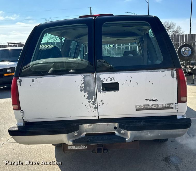 image for item NU9402 1994 Chevrolet  2500 SUV