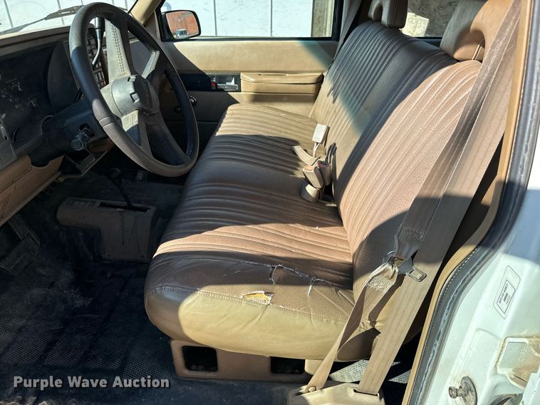 image for item NU9402 1994 Chevrolet  2500 SUV