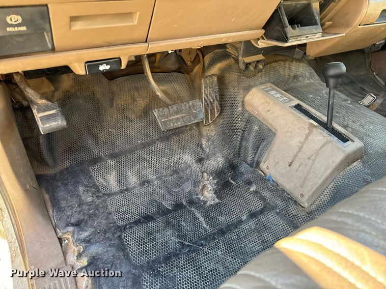 image for item NU9402 1994 Chevrolet  2500 SUV