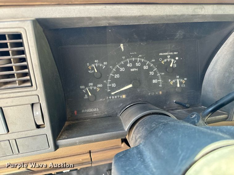 image for item NU9402 1994 Chevrolet  2500 SUV