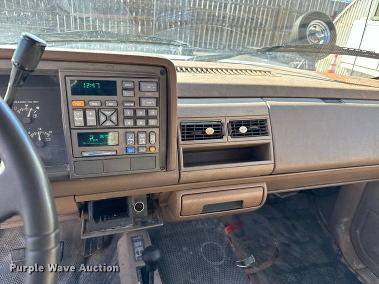 image for item NU9402 1994 Chevrolet  2500 SUV