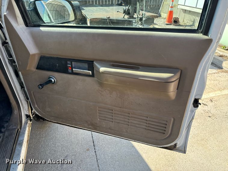 image for item NU9402 1994 Chevrolet  2500 SUV