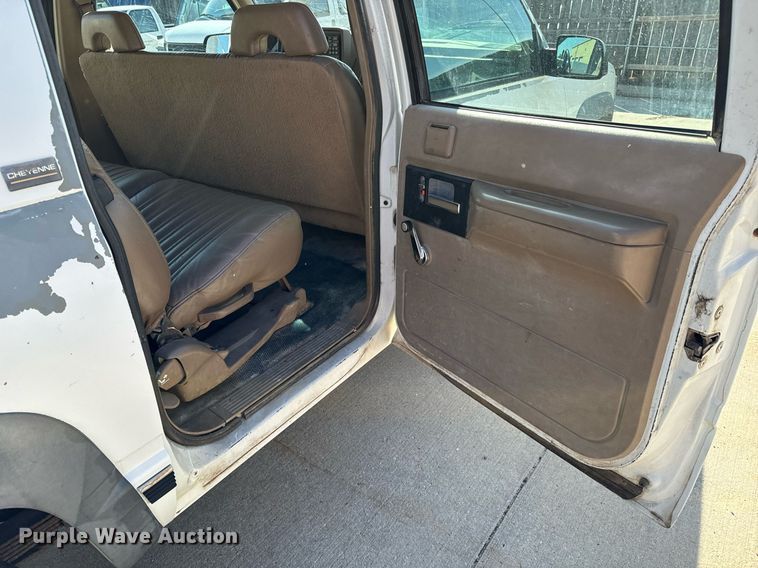 image for item NU9402 1994 Chevrolet  2500 SUV