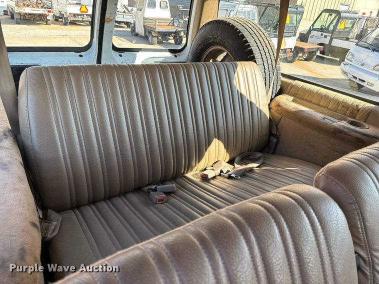 image for item NU9402 1994 Chevrolet  2500 SUV